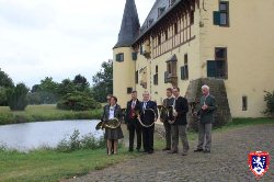 Oldtimerfreunde Zülpich Rallye 2012: die Jagdbläser eines Sponsors spielten am Nachmittag in der Remise