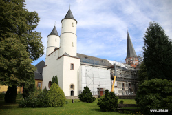 kurzer Halt am Kloster Steinfeld - Saisoneröffnungfahrt in die Eifel Richtung Losheimer Graben und Prüm (15.8.2021)